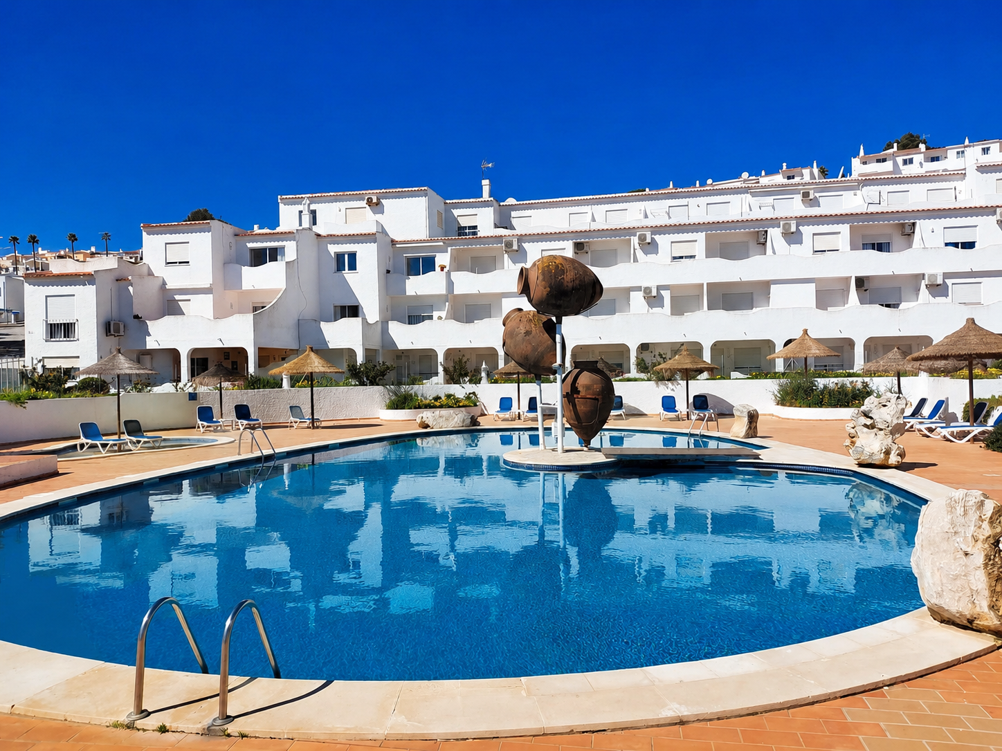 Salema Praia Clube swimming pool